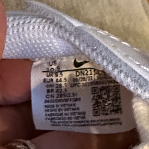 Nike White Sneakers - Picture 2 of 10